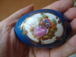 Royal Blue ~ Limoges Egg Shaped Trinket Box ~ Hand Painted ~ Courting Couple - Picture 1 of 7