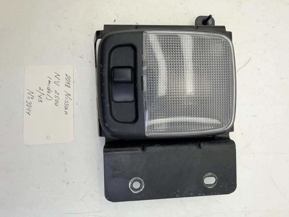 Luz domo de carga central Nissan NV 2500 2012-2020 OEM. Foto 1 de 4