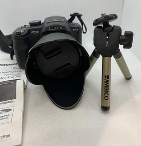 Panasonic Lumix FZ38 HD Digitalkamera Leica DC Vario Elmarit Objektiv + Haube Handbuch - Bild 1 von 10