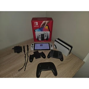 Nintendo Switch 64 Go - Modèle OLED avec Joy-Con blanc et manettes supplémentaires - Photo 1/13