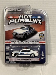 Greenlight Hot Pursuit 2009 Dodge Charger NYPD New York Police Department S13 - Picture 1 of 3