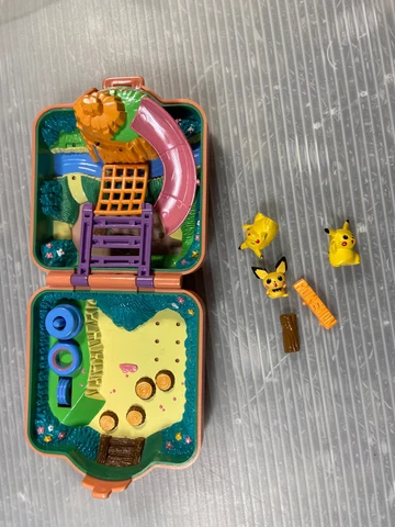 vintage POKÉMON 2001 TOMY Polly Pocket Poke CHIBI HoUSE Pikachu w/ FIGURES Cover