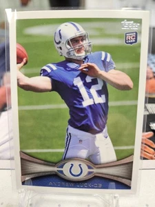 2012 Topps #140A Andrew Luck RC/(passaggio laterale) - Indianapolis Colts - Foto 1 di 2