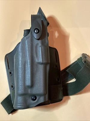 Safariland 6004 Lev3 STX Duty Holster Glock 19 23 w/ Light RH, Green - Image 1 of 4