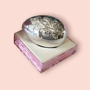 Uovo di Pasqua VINTAGE 1977 Wallace Silvermiths placcato argento con gigli - prima emissione - Foto 1 di 1