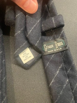 Gitman Bros. 海军蓝羊毛条纹紧身领带 美国制造 — 第 1/4 张图片