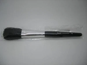 FACE STOCKHOLM SABLE BRUSH #4 MEDIUM SIZE BLENDING/HIGHLIGHTING/CONTOURING BRUSH - Picture 1 of 1