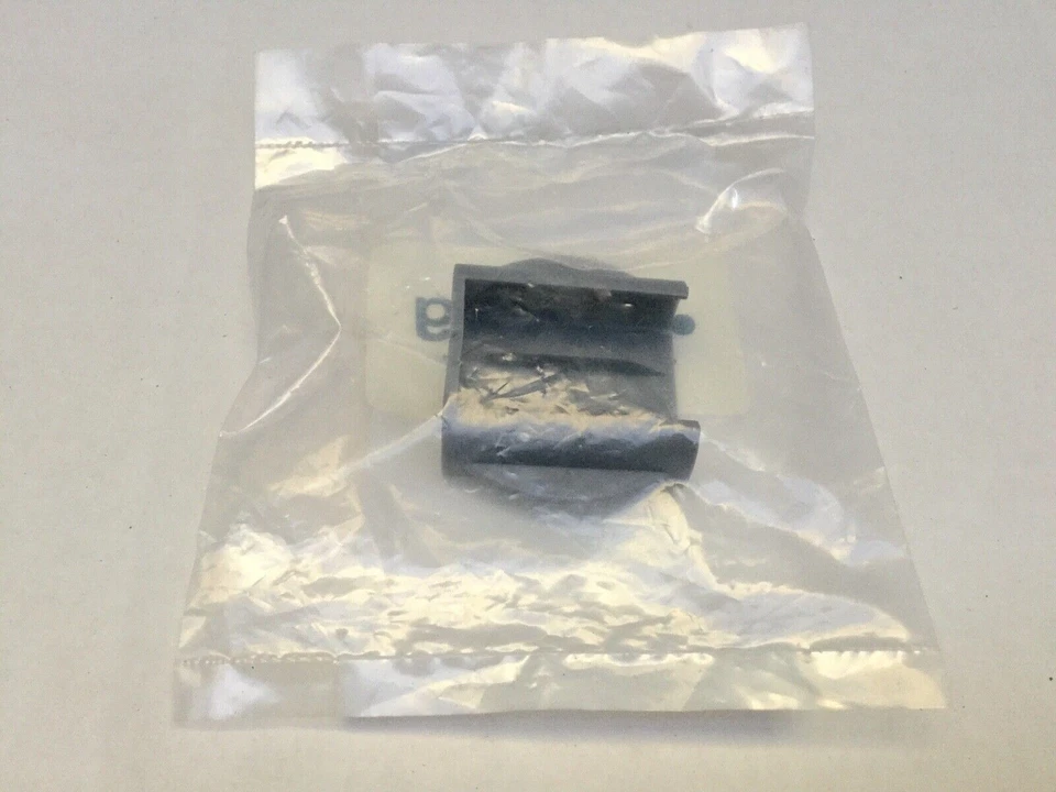 ФИКСАТОР ТОРЦЕВОЙ КРЫШКИ КОРЗИНЫ ДЛЯ ПОСУДОМОЕЧНОЙ МАШИНЫ AEG F89088VI-M F89088VI-S - Изображение 1 из 1