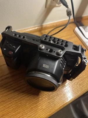 Cámara de cine de bolsillo Blackmagic Design 6K Foto 1 de 4