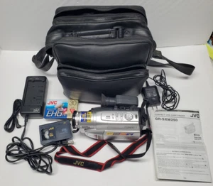 JVC GR-SXM520U Super VHS-C Compact VHS Camcorder TESTED NO Battery Tapes Bag - Picture 1 of 12