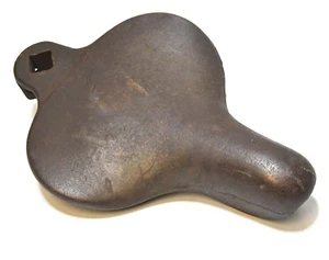 VINTAGE INDUSTRIAL CAST IRON INTERNATIONAL HARVESTER IMPLEMENT SEAT JA43 - Bild 1 von 4