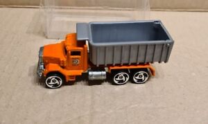 Hot Wheels Peterbilt Dump Truck , orange 1/64