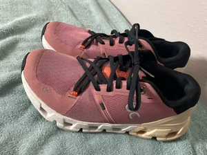 Tenis para correr ON On Cloud Cloudflyer 4 para mujer rosa beige claro talla 8,5 - Imagen 1 de 15