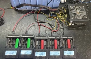 5 x LiitoKala Lii-500 Smart Li-Ion Akku Ladegerät mit 12V Schaltnetzteil - Bild 1 von 8