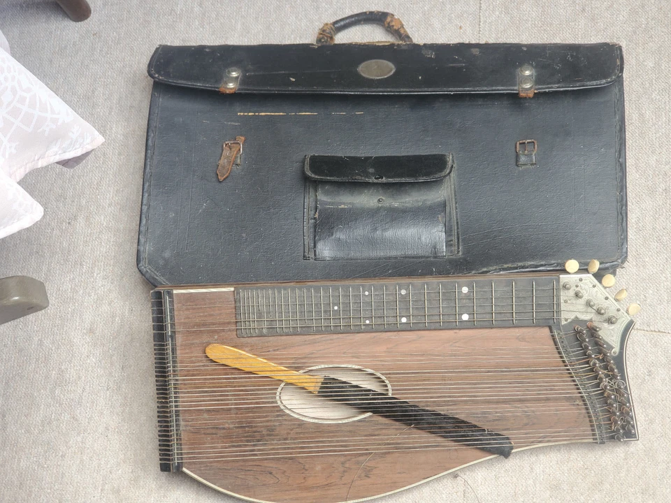 antigua cítara alemana Foto 1 de 4