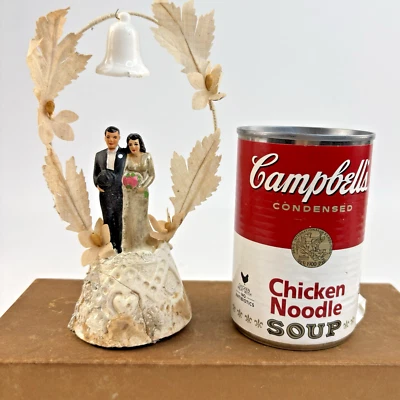 Decoración de pastel de boda de los años 50 tiza flores de sombrerería de 6" con caja Foto 1 de 4