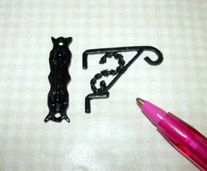 Miniatur Qualität 2 Stück Metallguss drehbar Pflanzenhänger (schwarz): Puppenhaus 1:12 - Bild 1 von 1