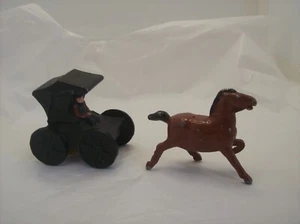 Vintage Metal Amish Horse & Buggy Salt & Pepper Shaker Set - Picture 1 of 5