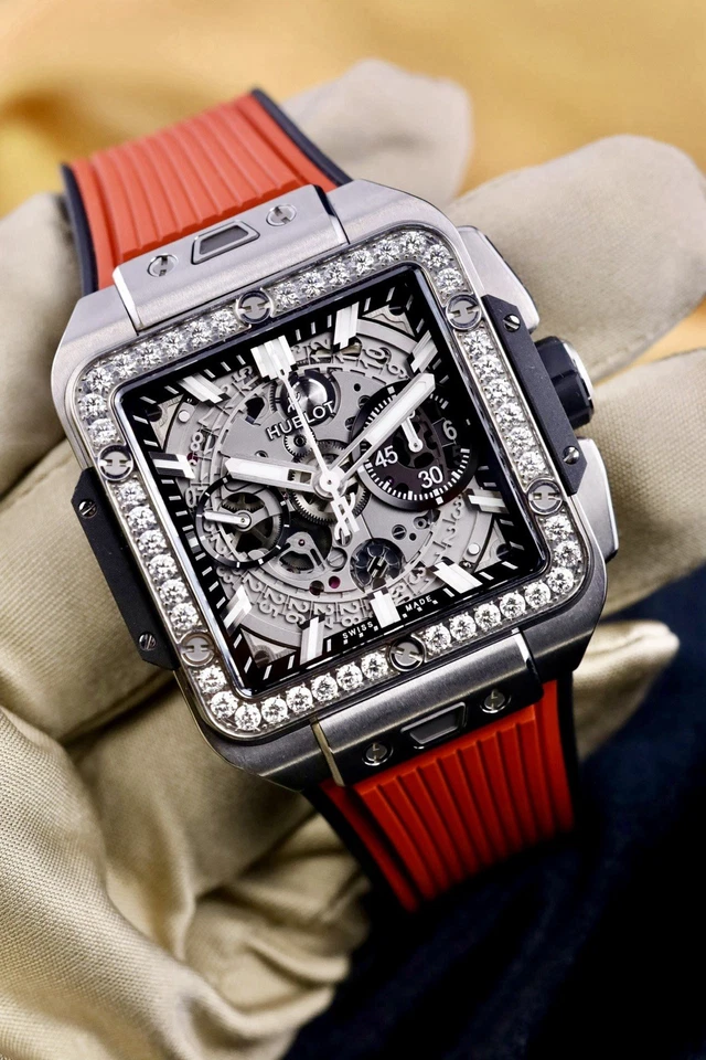 Brazalete cuadrado Hublot - 821.NX.0170.RX.1204 con bisel de diamantes de fábrica - 2024 Foto 1 de 4