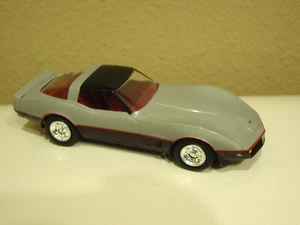1981 Corvette Coupe Gray over Maroon Promo 1:24 Scale - Picture 1 of 4