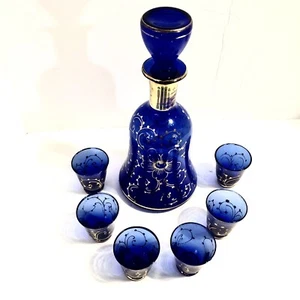 VTG COLBALT BLUE GLASS LIQUOR DECANTER STOPPER 6 SHOT GLASSES GOLD FLORAL DESIGN - Picture 1 of 10