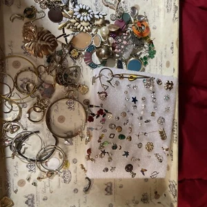 Large Job Lot Vintage -Modern SINGLE Earrings Craft jewellery house clearance R2 - Picture 1 of 10