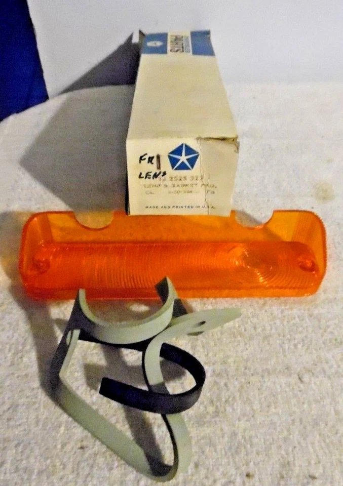 NOS 克莱斯勒 300 New Yorker Newport Town and Country front LH 转向信号镜头  — 第 1/1 张图片