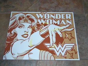 Colgante de pared de metal doble tono Wonder Woman 16"x12,50 - Imagen 1 de 2