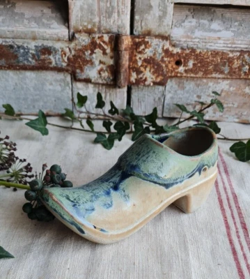 ANCIENNE CHAUSSURE PORCELAINE BISCUIT  PORTE AIGUILLE A CHAPEAUX - Photo 1/4