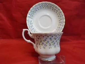 ROYAL ALBERT TEA CUP AND SAUCER ENGLAND BLUE FLOWERS - Picture 1 of 5