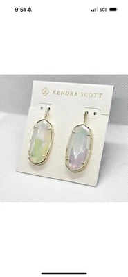 Nuevos pendientes colgantes Kendra Scott facetados de oro Elle en opalita iridiscente Foto 1 de 2