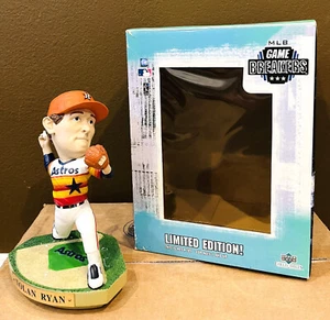 #344/2000 ~ Nolan Ryan 2004 Houston Astros Statue Figure Jersey # GAME BREAKERS - Picture 1 of 4