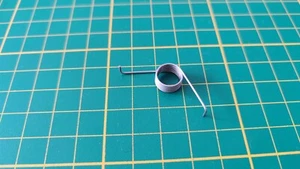 ressort d'ouverture capot pièce console Nintendo Gamecube DOL-001 JPN C99 - Imagen 1 de 2