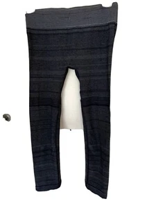 Leggings recortados FABLETICS para mujer XS negros con rayas iridiscentes plateadas excelente en excelente condición - Imagen 1 de 3