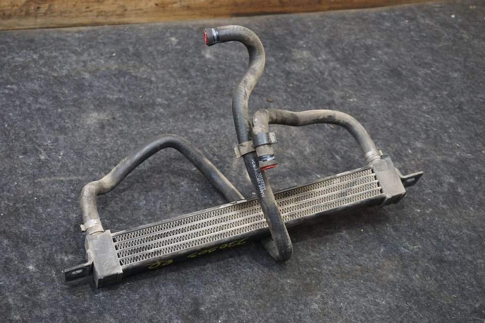 Enfriador de aceite diferencial trasero OEM 9D337869-BA Aston Martin Rapide 2011 Foto 1 de 4