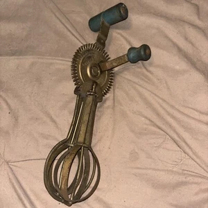 Vintage Ladd Hand Mixer Egg Beater Blue Wooden Handle USA Farmhouse - Picture 1 of 12