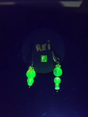 Pendientes de acero inoxidable cristal uranio verde con espaciadores de cuentas de uranio amarillo Foto 1 de 2