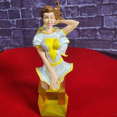 Women & Heroes of the DC Universe bust set - Mary Marvel & Shazam set! - Image 1 of 4