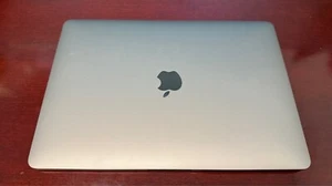 Apple MacBook Pro 13" (256GB SSD, Intel i5, 8GB) - Space Gray - Cosmetic Issues - Afbeelding 1 van 7