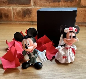Disney Mickey y Minnie Mouse Novia y Novio Boda Pastel Topper Regalo En Caja 7 cm - Imagen 1 de 4