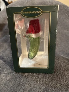 Adorno de encurtido de vidrio Inspirations con sombrero de Santa para tu árbol NUEVO EN CAJA - Imagen 1 de 6