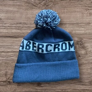 New Abercrombie & Fitch Pom-Pom Logo Beanie NWOT - Stylish Winter Hat - Picture 1 of 4