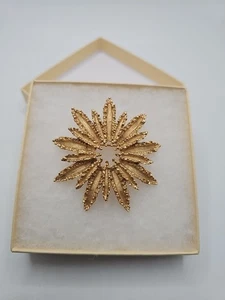 Spilla Vintage Avon Floreale Starburst Statement Texturizzata Tono Oro 2,5" - Foto 1 di 2