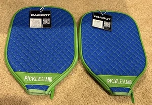 Pickle In The Land (Cleveland) Papageienmarke Pickleball Paddelabdeckungen. (Paar) - Bild 1 von 5