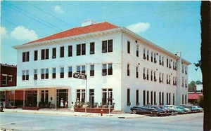 HOTEL QUINCY ON HWY 90, QUINCY, FLORIDA, VINTAGE POSTCARD - Picture 1 of 2