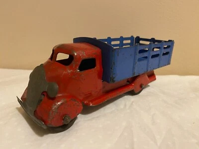 Camión de estacas de acero prensado Marx Wyandotte Studebaker años 30 ruedas de madera EE. UU. Z-68 Foto 1 de 4