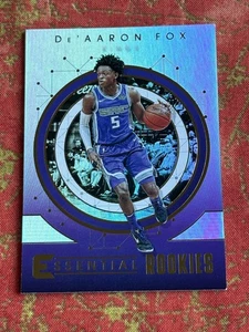 2017-18 Panini Essentials De Aaron Fox Essential Rookies #ER-3 RC San Anotonio - Picture 1 of 2