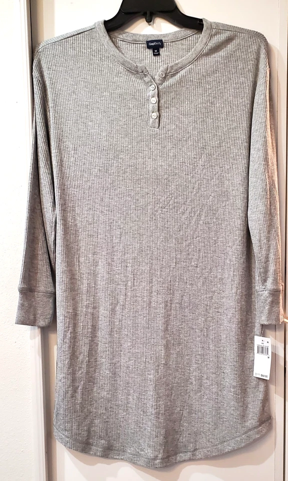 Camisa de dormir de manga larga para mujer Gap GapBody Henley Dorm - gris talla mediana Foto 1 de 4