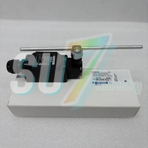 Schneider XCKS159 XCK-S159 limit switch# 1pcs New In Box - Picture 1 of 6
