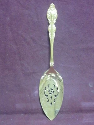 Gold plate 1881  Rogers  BAROQUE ROSE CAKE/PIE SERVER  9 1/2" no mono   - Image 1 of 4